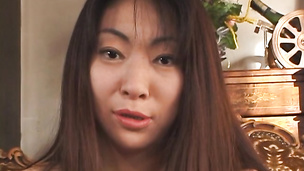 Huge jugg Japanese mommy pleasing her twat with a magic stick
